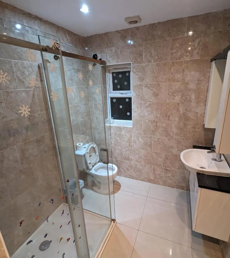 Rayan'S Lodge Stratford London Homestay
